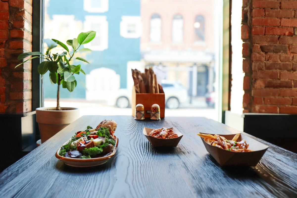 Maumee Street: Taproom + Kitchen
