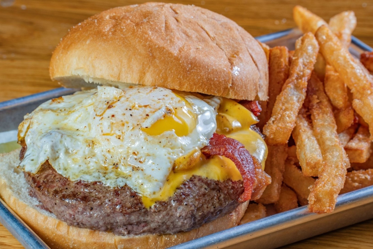 Crickets Draft House & Grill
