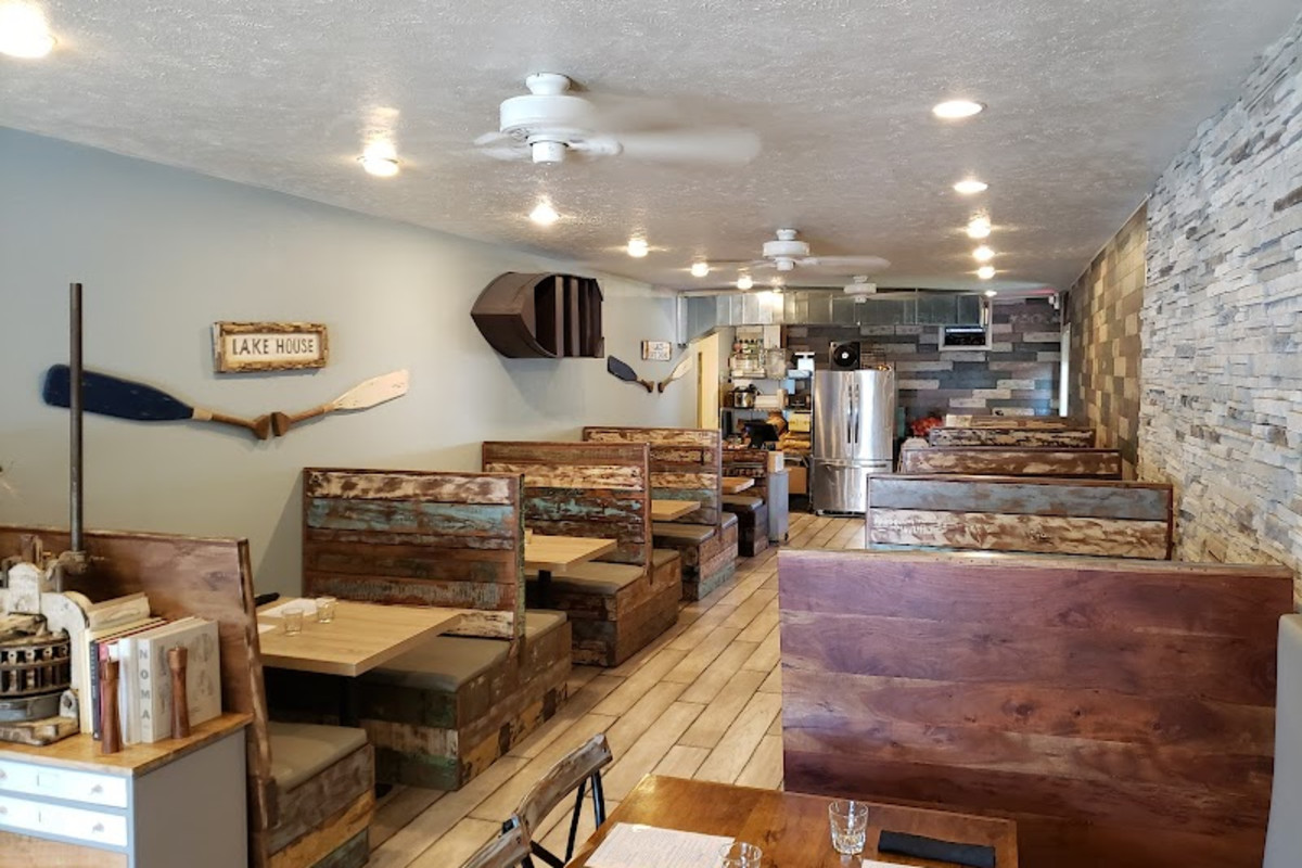 Lakehouse Bar and Grill