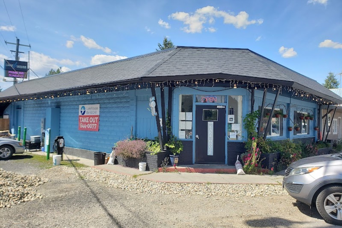 Lakehouse Bar and Grill