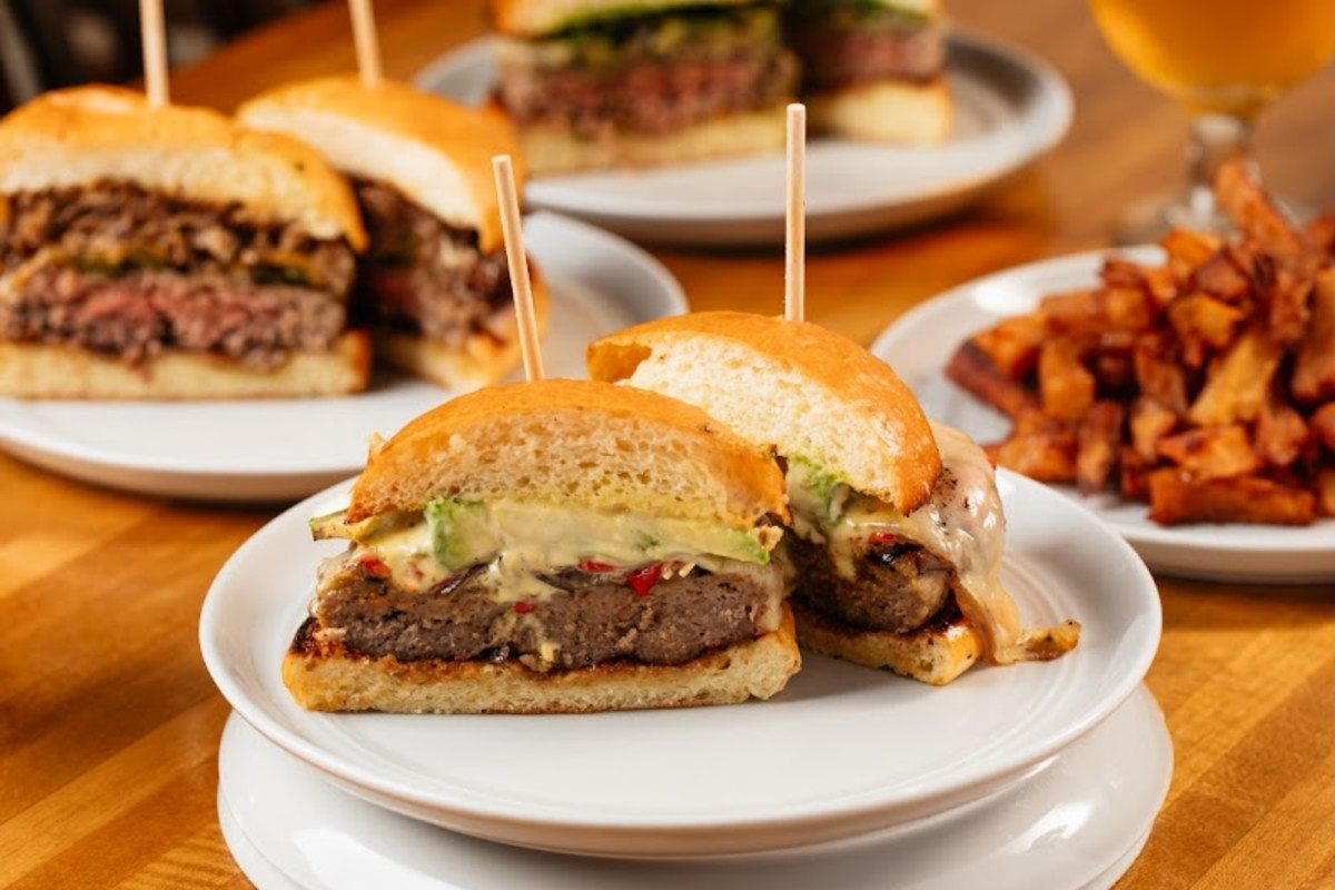 Charlie's Burgers and Street Tacos