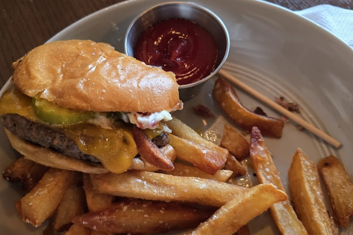 Charlie's Burgers and Street Tacos