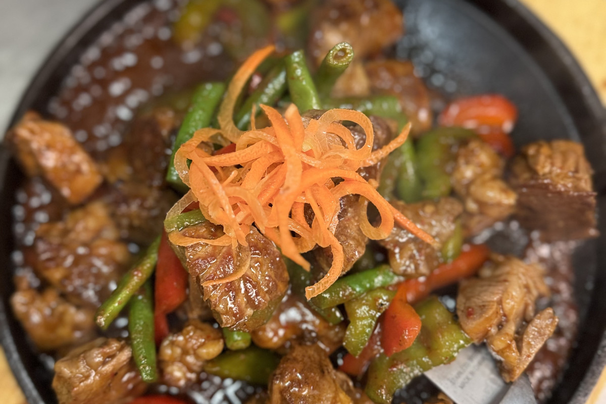 Photo 1 of 4: Lert Ros Thai Food