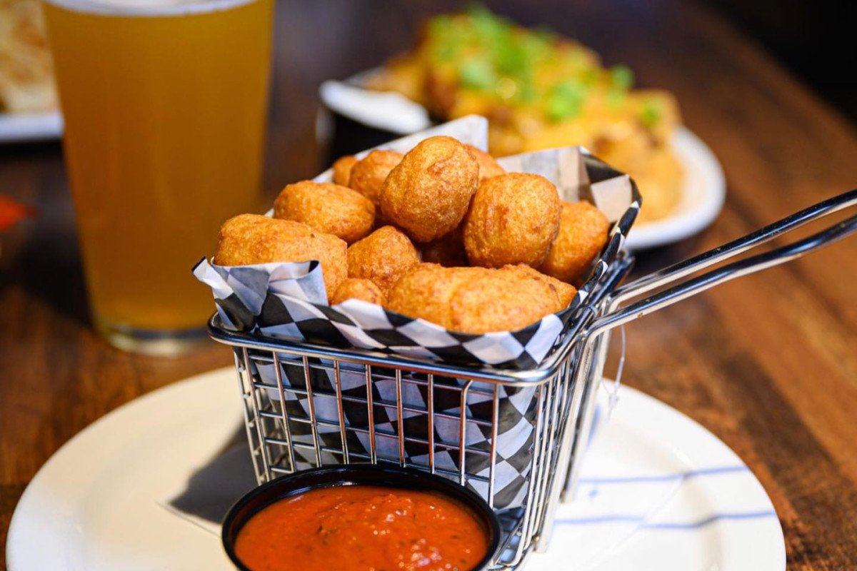 Quincy's Potomac Bar & Grille