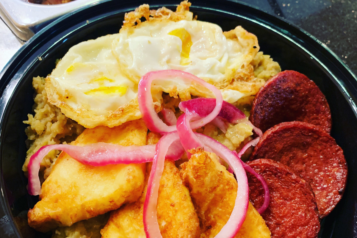 Los Hermanos Dominican Restaurant & Catering