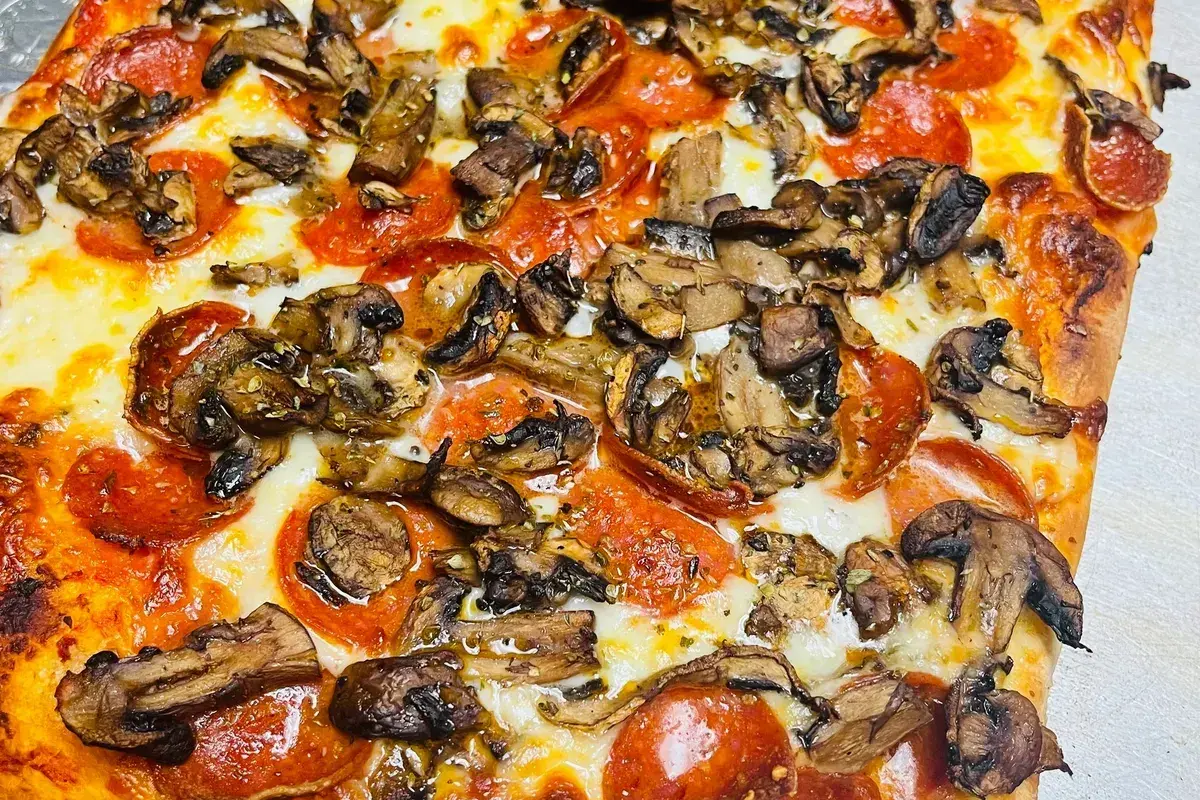 Naked City Pizza - Paradise