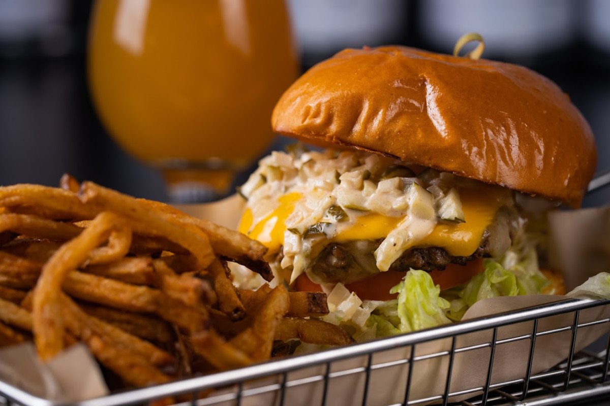 Brews Burger Joint - Warner Ranch