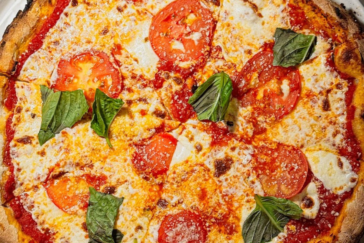 Biarritz Kosher Pizza and Wine Bar