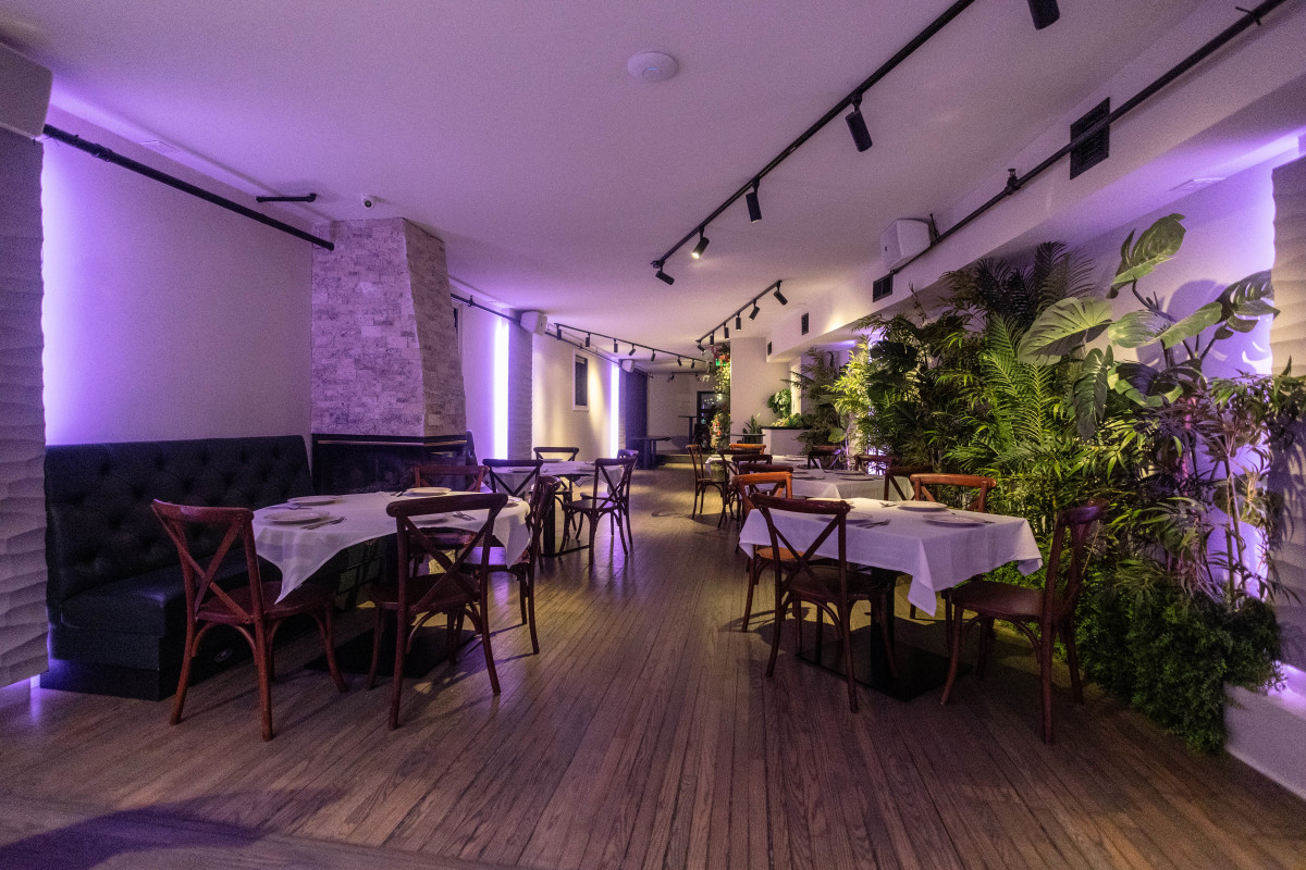 Photo 1 of 4: Ivy Kitchen and Bar - Huntington
