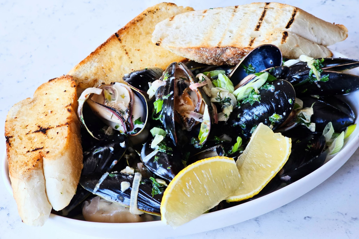 Wine Maniacs Wine Bar & Bistro