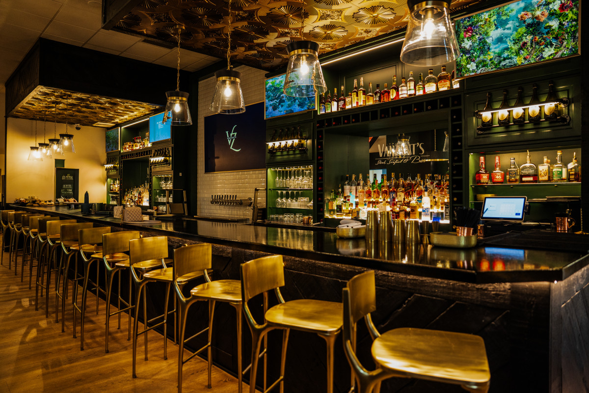 Photo 1 of 4: Vanzant's Steak, Seafood & Bar