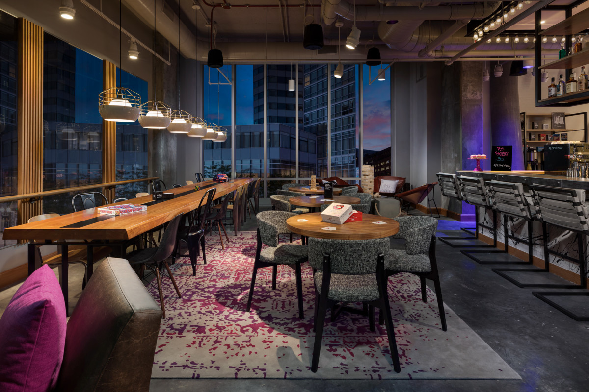 Bar Moxy