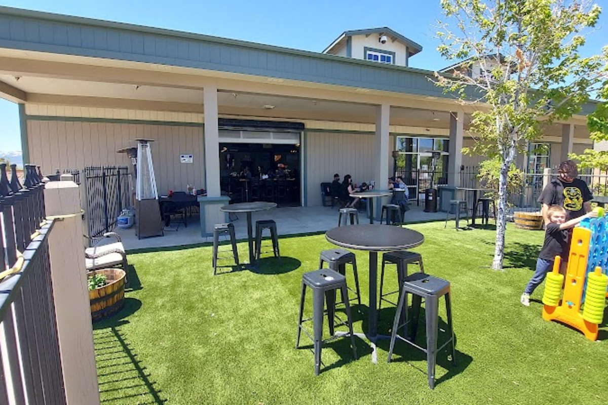 Cold Springs Crossing Bar & Grill