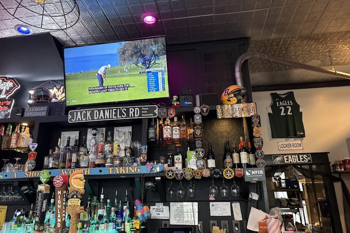 Tomfoolery, A Premier Sports Drinkery