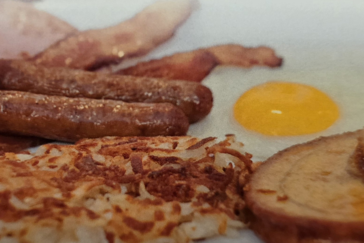 Photo 1 of 4: Geno's Retro Diner