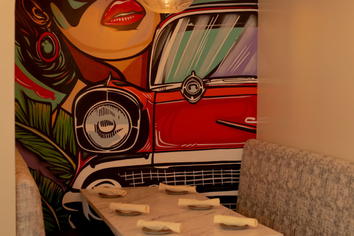 Photo 1 of 4: Top Mix Bar & Kitchen