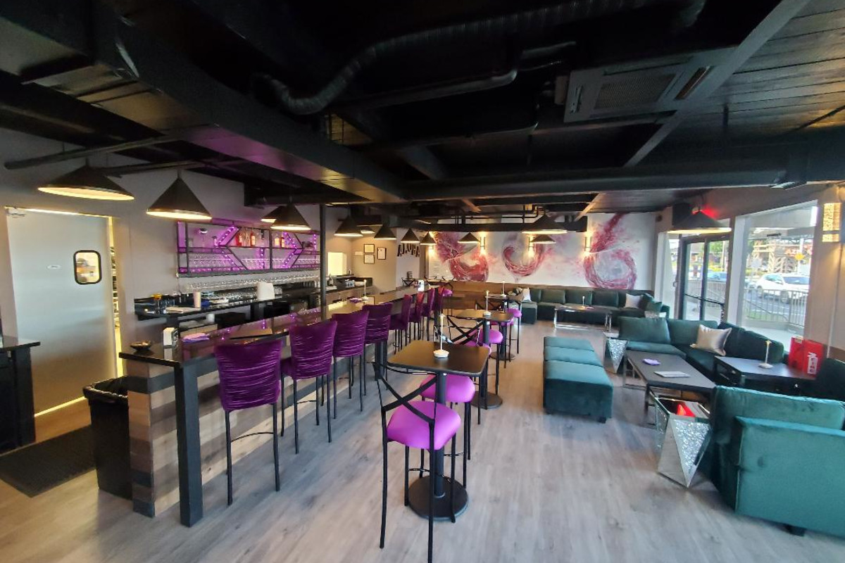 deVine Wine Lounge