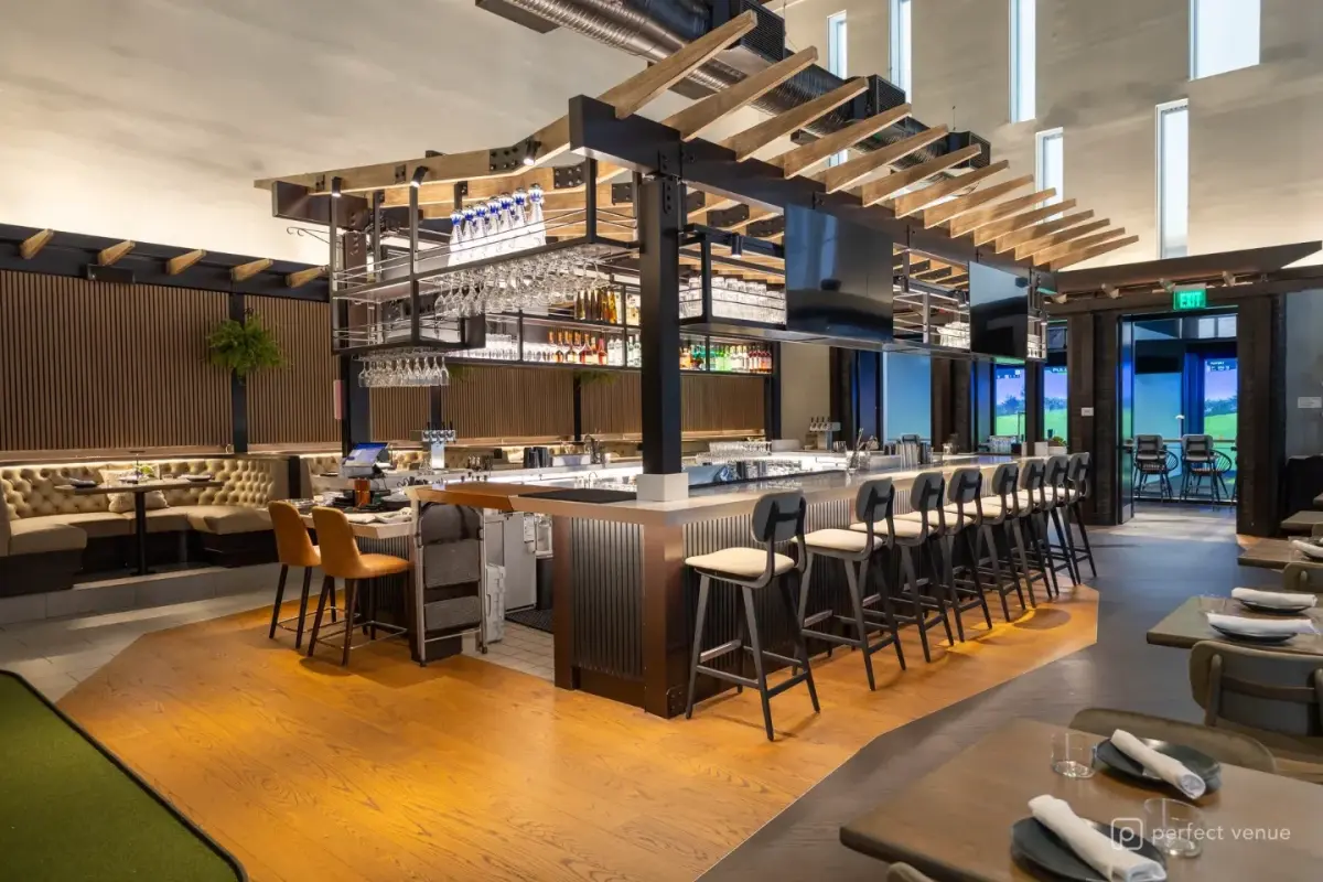 19 Restaurant & Bar at Studio Golf