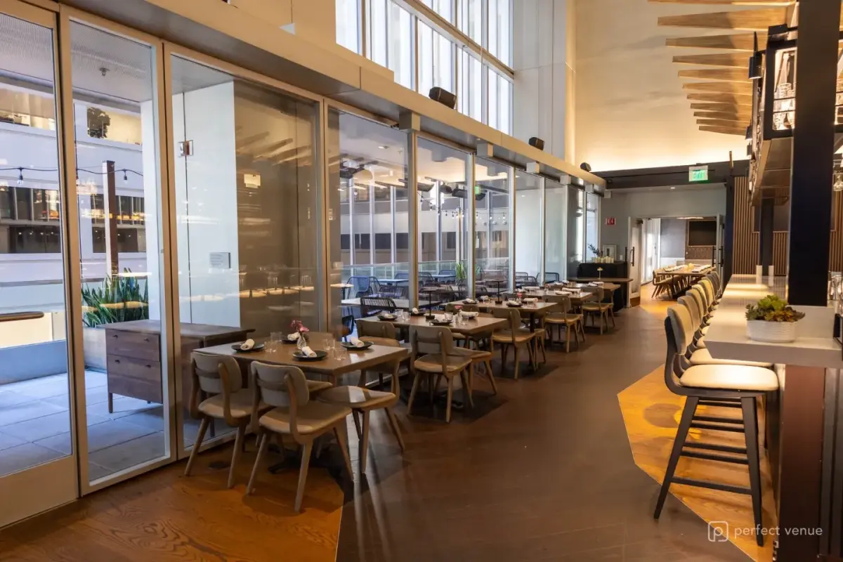 19 Restaurant & Bar at Studio Golf