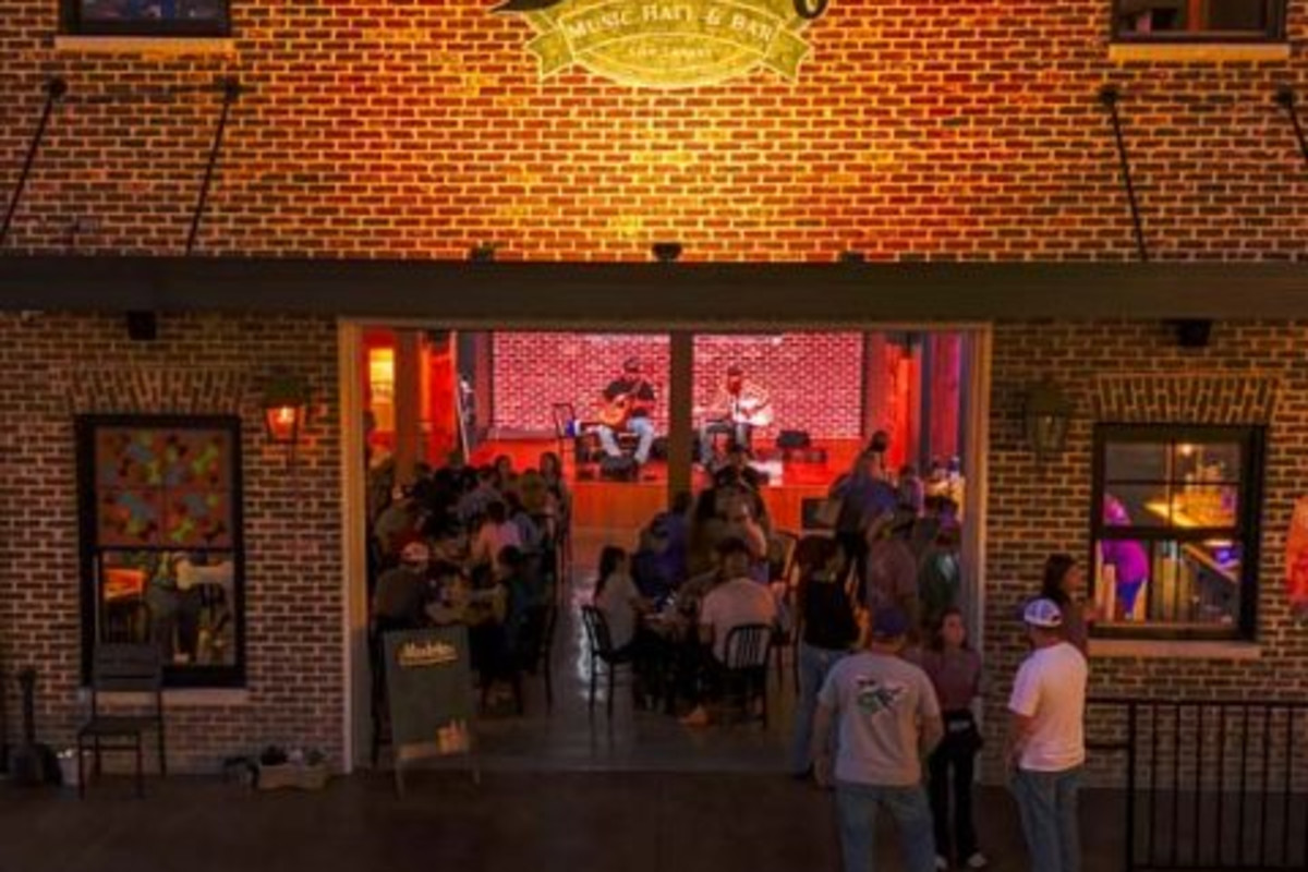 Lucky Dog Music Hall & Bar