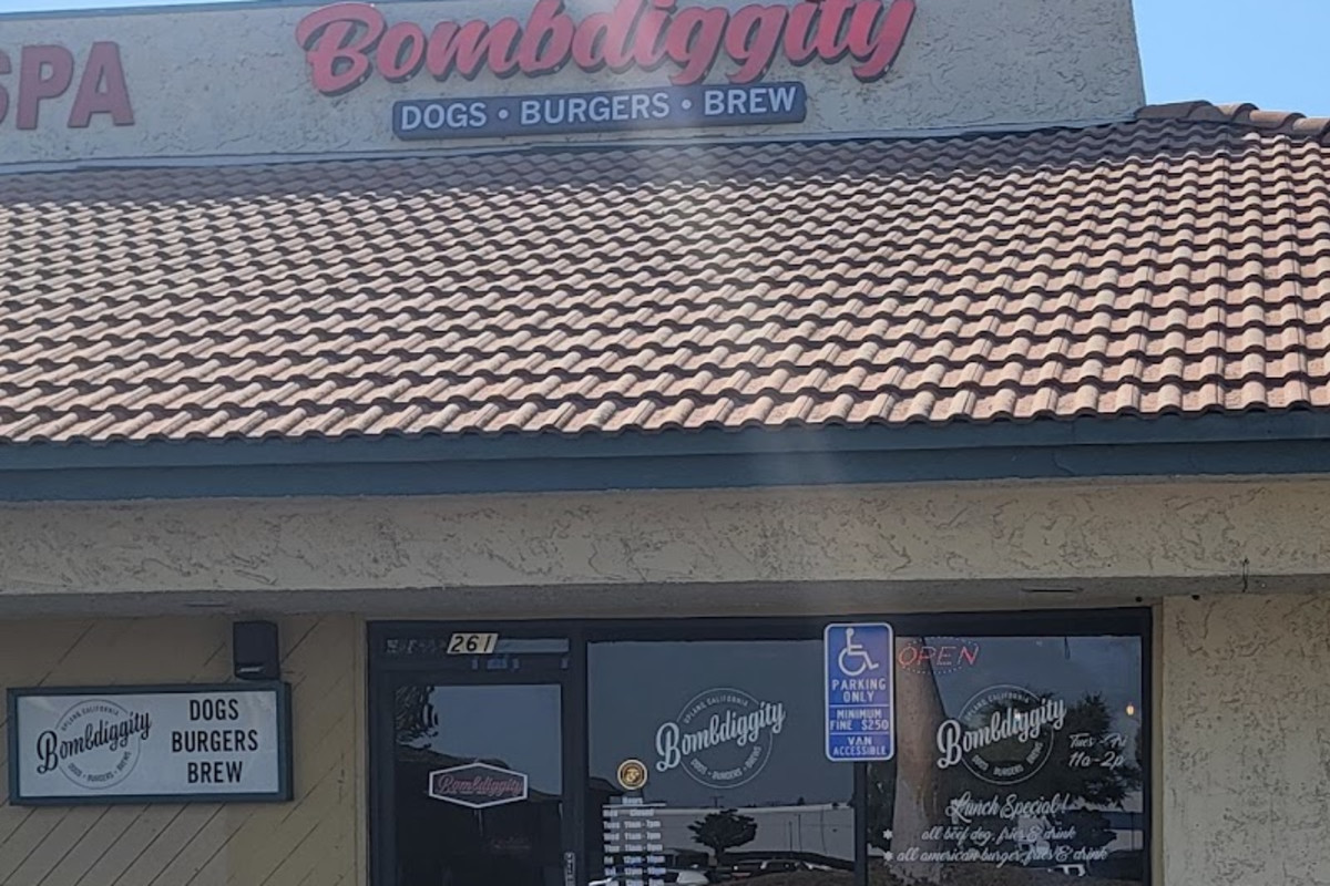 bombdiggity Dogs Burgers & Brew
