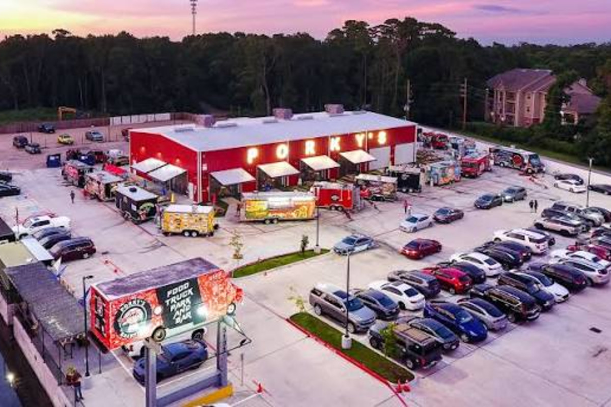 Photo 1 of 4: Porky's Backyard Food Truck Park