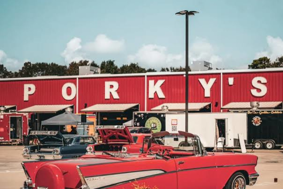 Porky's Backyard Food Truck Park