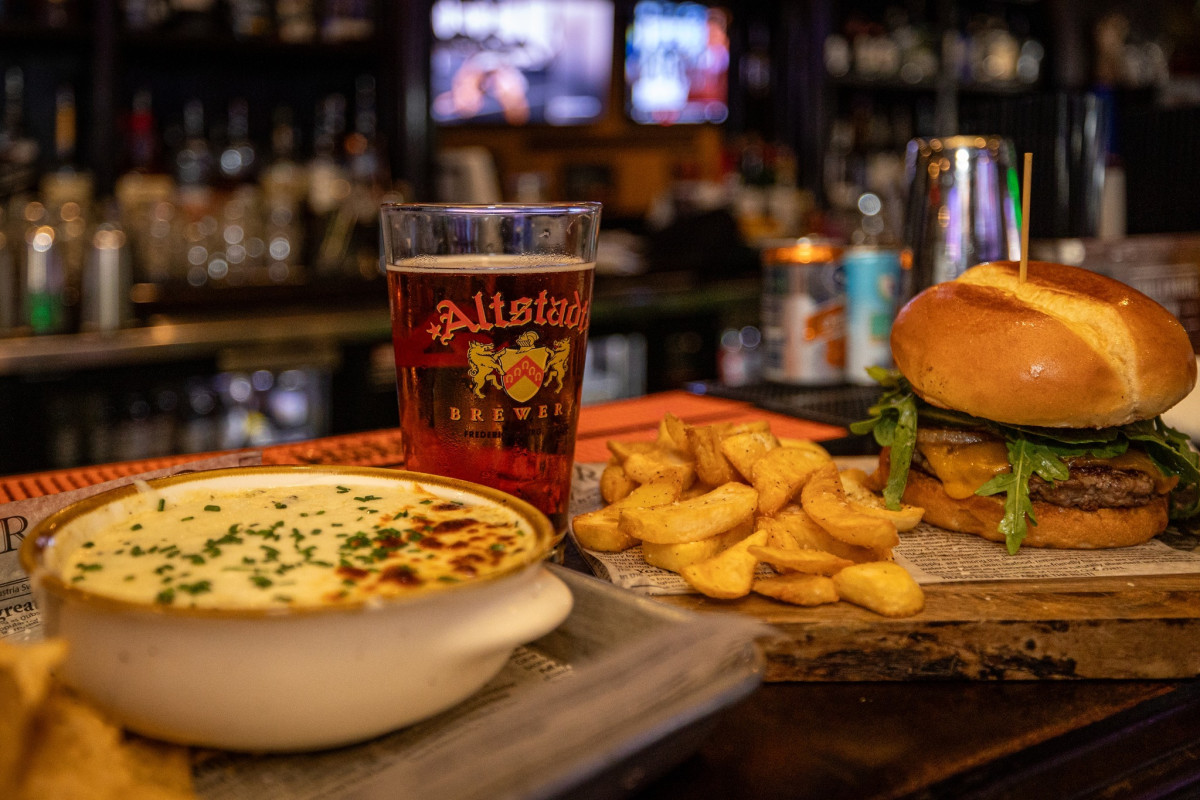 The Pub - Triangle