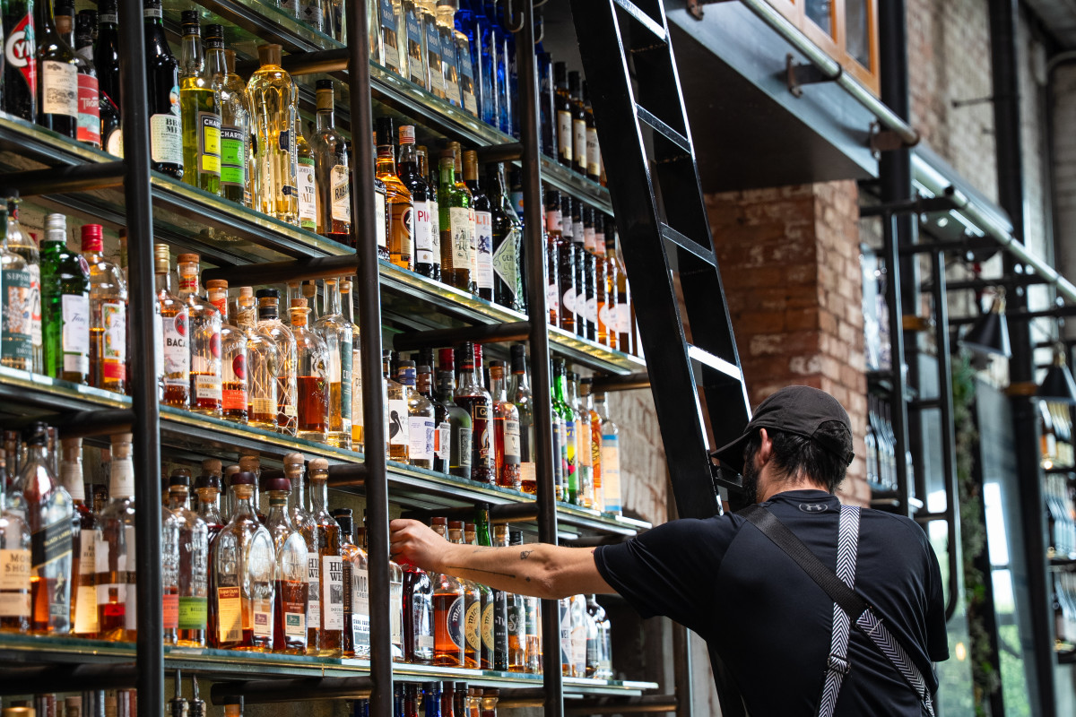 Photo 1 of 4: Bar AW