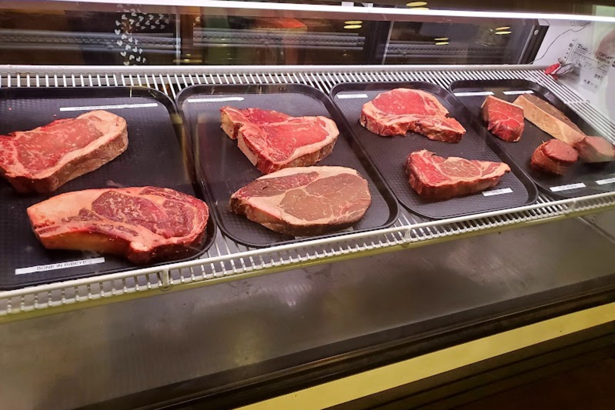 Photo 1 of 4: Lowake Steak House