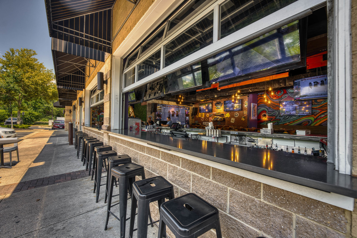 Rai's Pour House