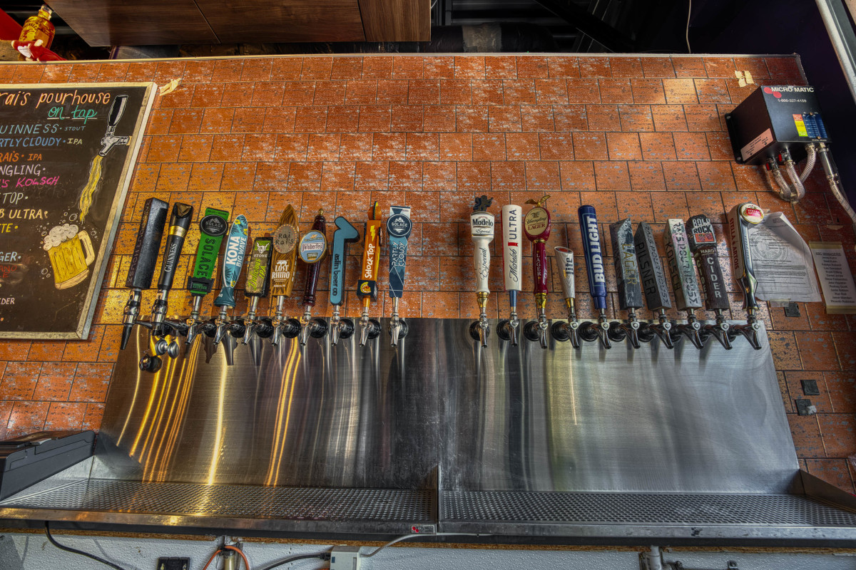 Rai's Pour House