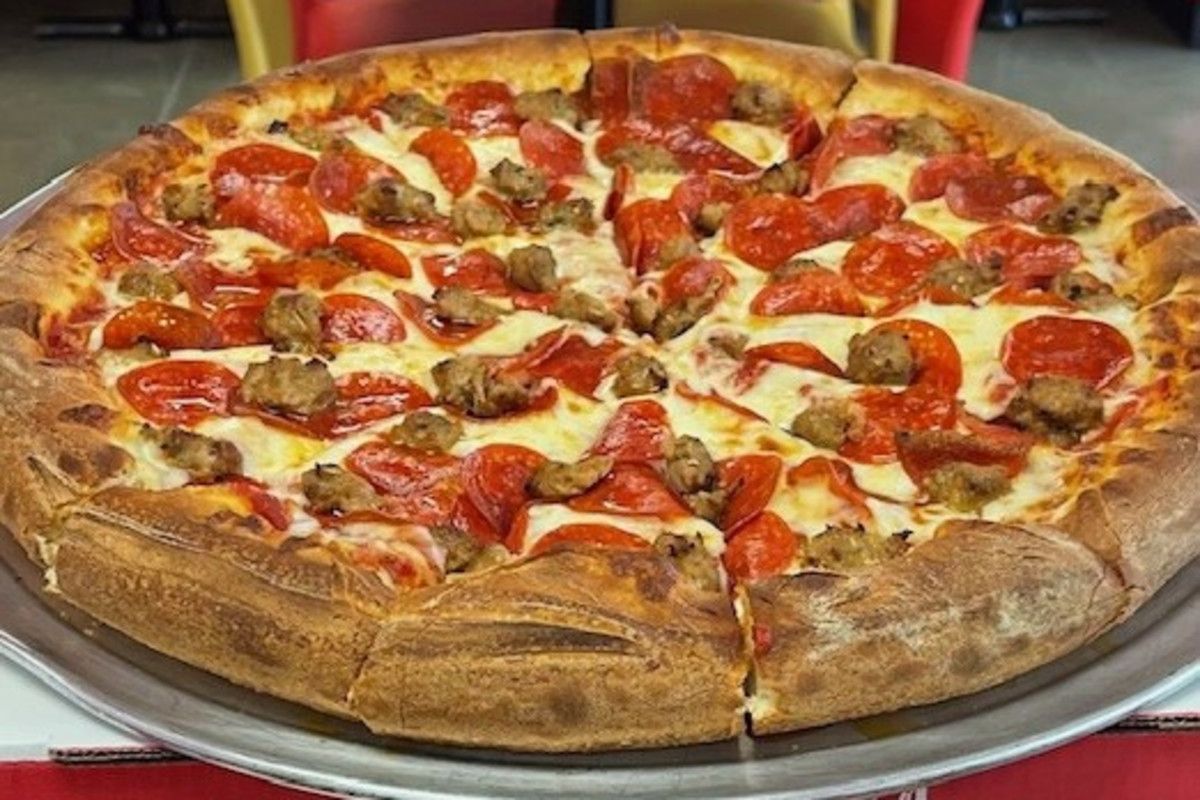 Photo 1 of 4: Mama Roscoe's Pizzeria
