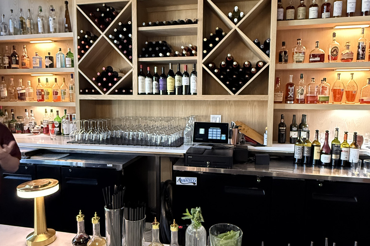 Vinifera Wine Lounge & Bistro