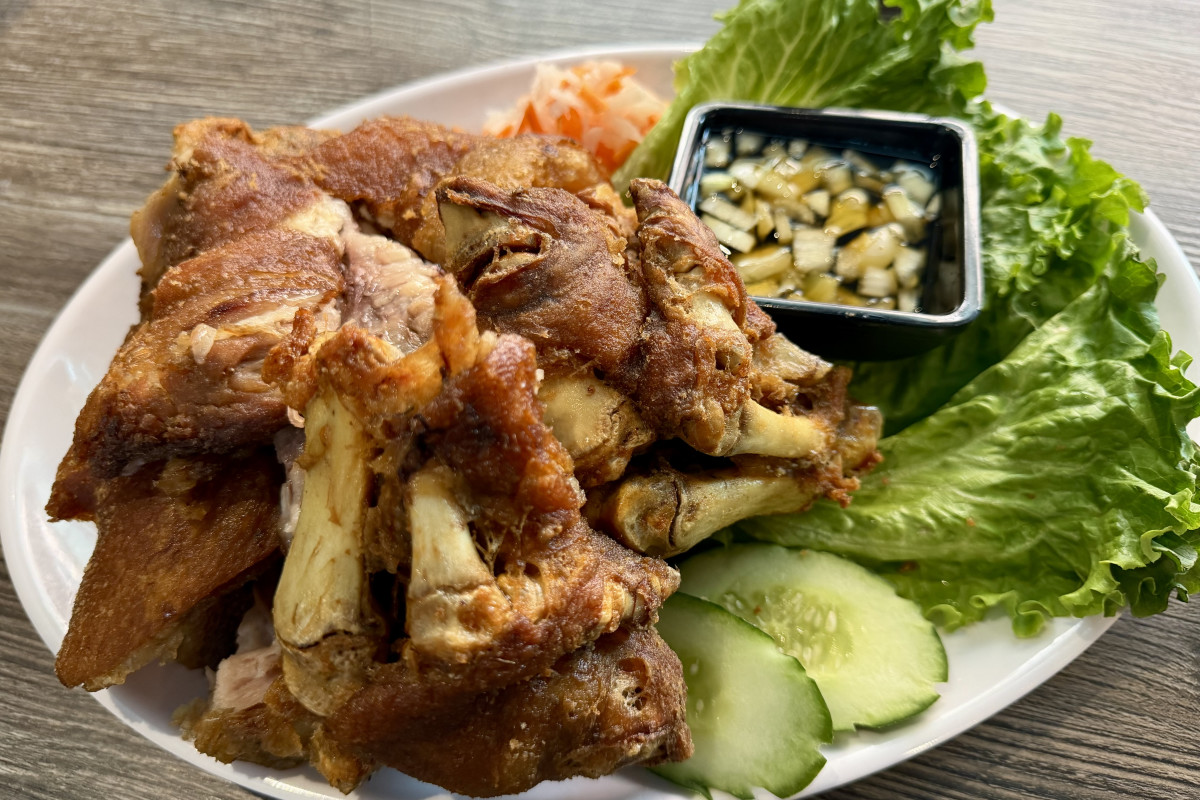 Photo 1 of 4: D'Pinoy Joint Flamingo