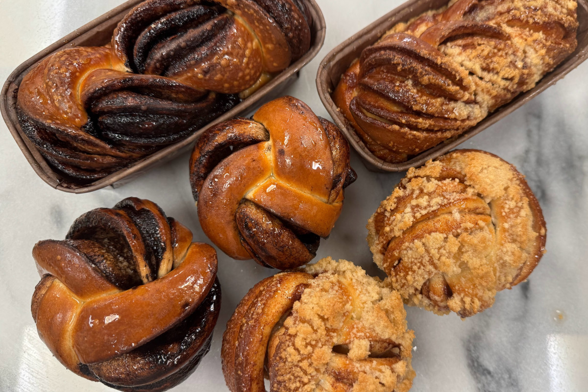Photo 1 of 4: Upper Crust Baking - Davis