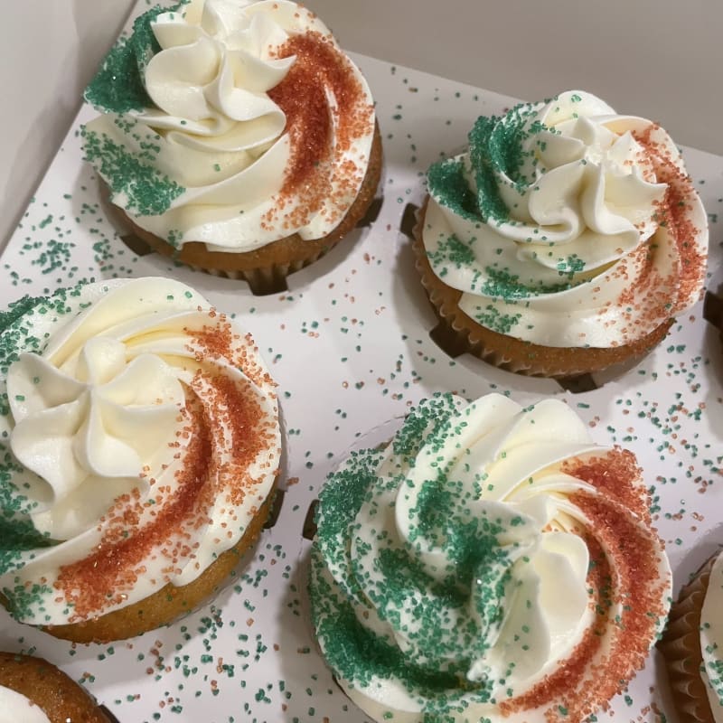 Elegant cupcake arrangement - Custom cupcakes in Vancouver by Cakeaboo