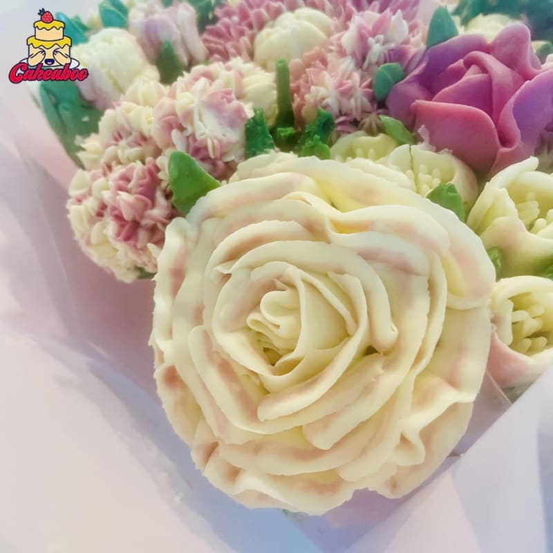 Elegant floral cupcake designs - Custom flower cupcakes in Vancouver by Cakeaboo