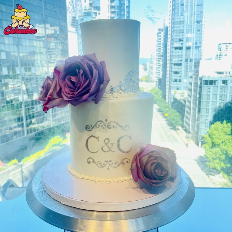 Stunning wedding cake centerpiece - Custom wedding cake in Vancouver by Cakeaboo