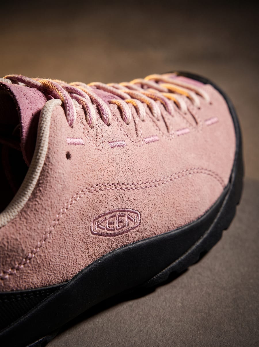 Rugged details. Effortless versatility.