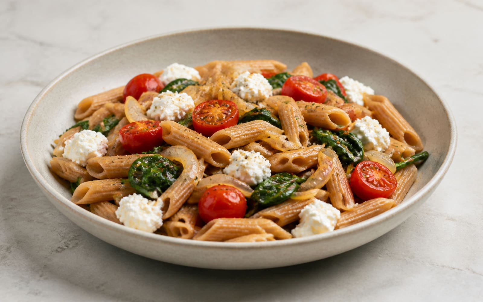 Vollkornpasta mit Tomaten, Spinat & Ricotta