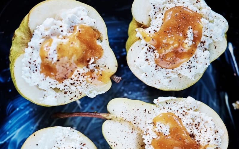 Warme Gewürzbirne mit Vanillequark