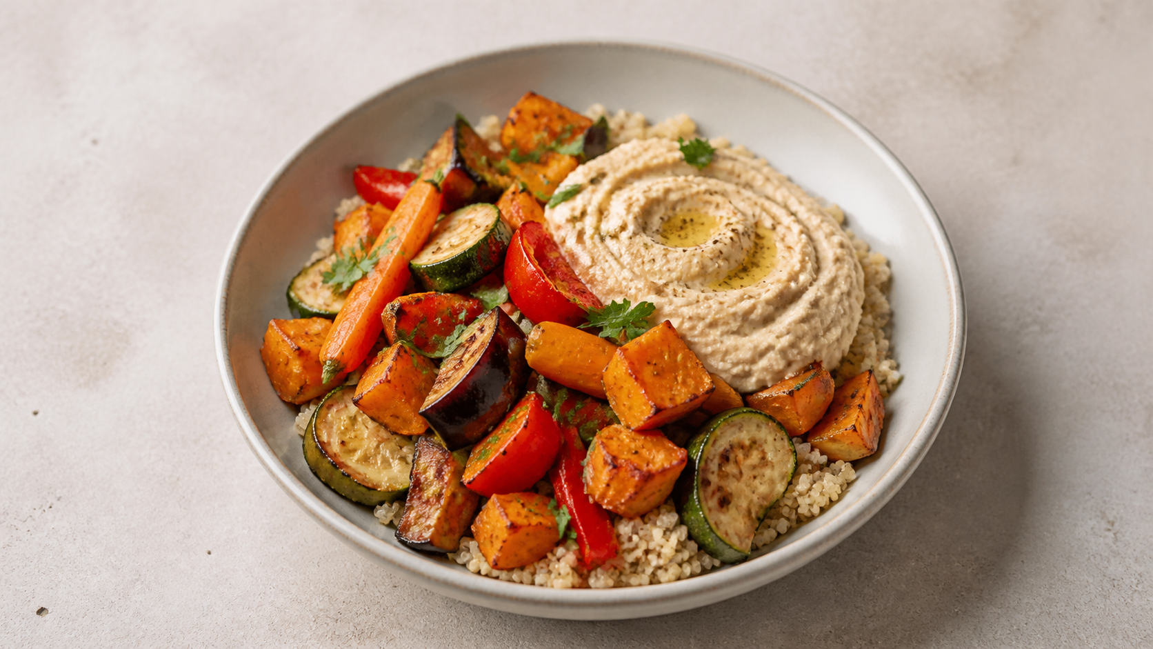 Ofengemüse-Bowl mit Hummus & Quinoa