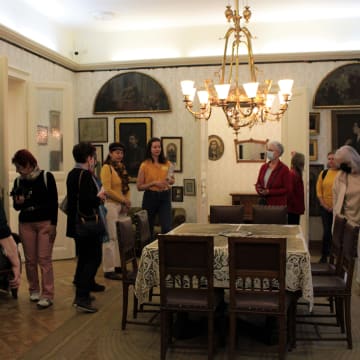Tárlatvezetés a múzeum kiállításain