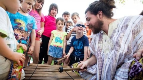 Little Ears – Angol, zenés foglalkozás a legkisebbeknek Danny Bainnel