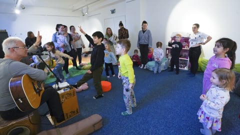 A zene világnapja - gyerekeknek Juhász Lacival