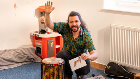 Little Ears – Angol, zenés foglalkozás a legkisebbeknek Danny Bainnel