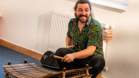 Little Ears – Angol, zenés foglalkozás a legkisebbeknek Danny Bainnel