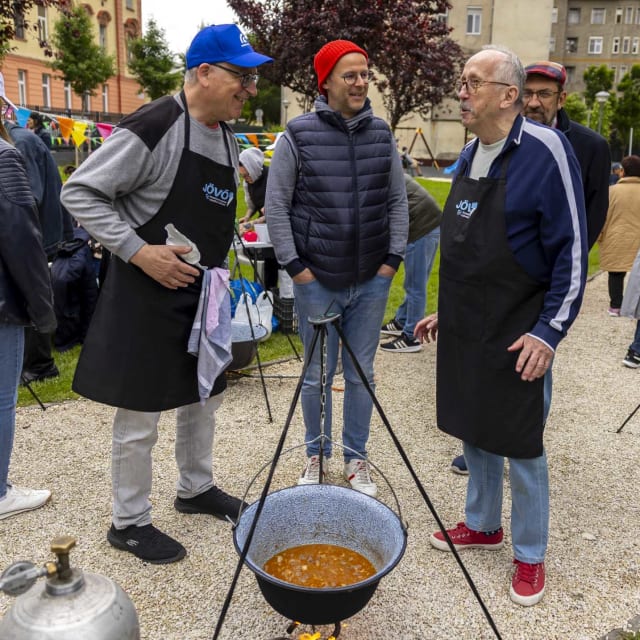 Pörkölt párbaj a Hétkerben Százház parkban