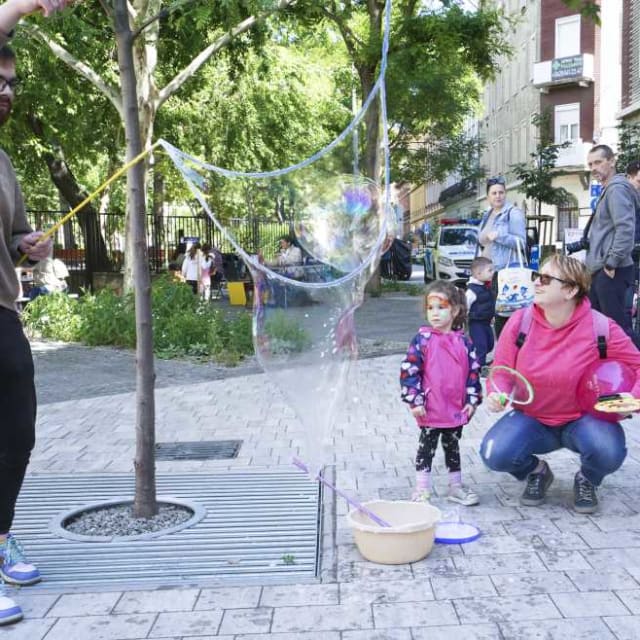 Hétpettyes gyereknap az Almássy téren
